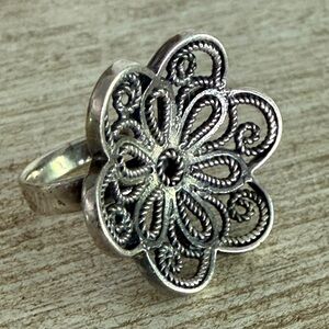 Elegant Silver Filigree Flower Ring